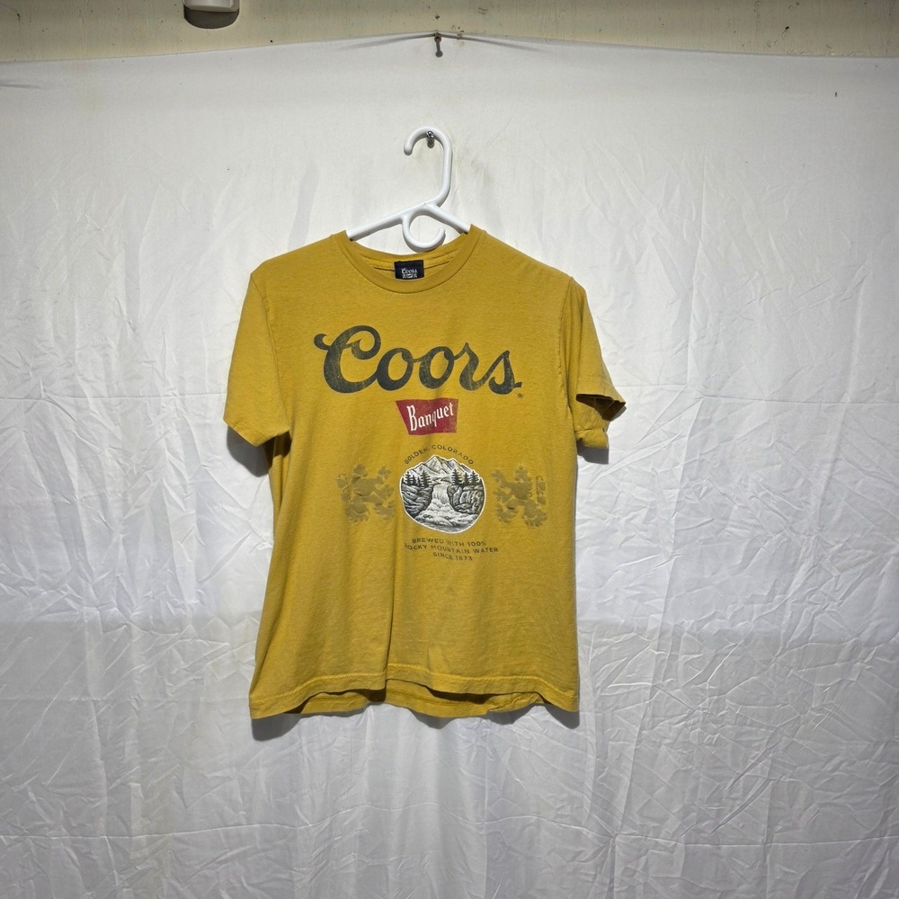Coors Banquet Beer Graphic T Shirt Mens Medium Yellow Brew City Brand